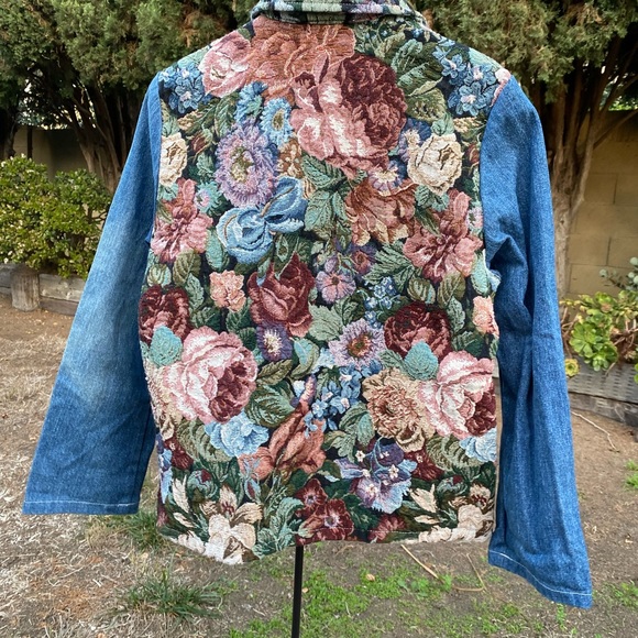Floral jacket - Picture 2 of 5
